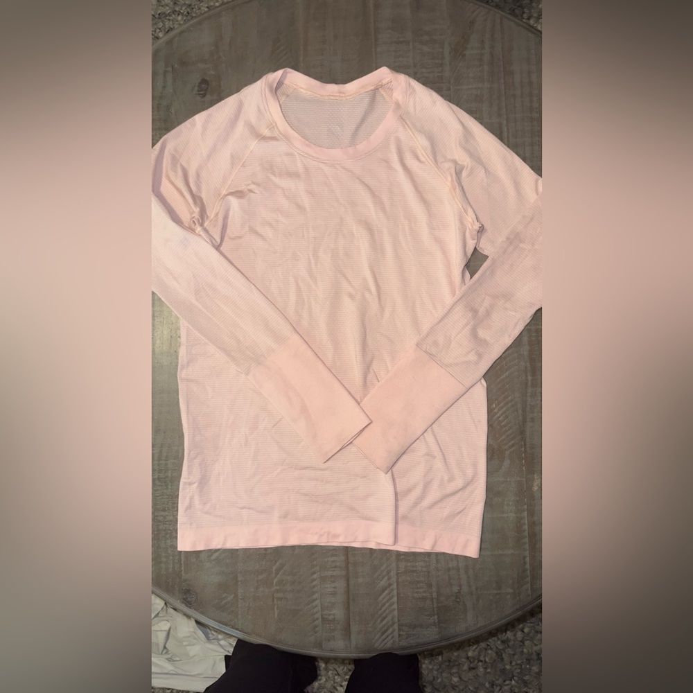 Light pink long sleeve lululemon swiftly tech T shirt AWSOME condition size 10